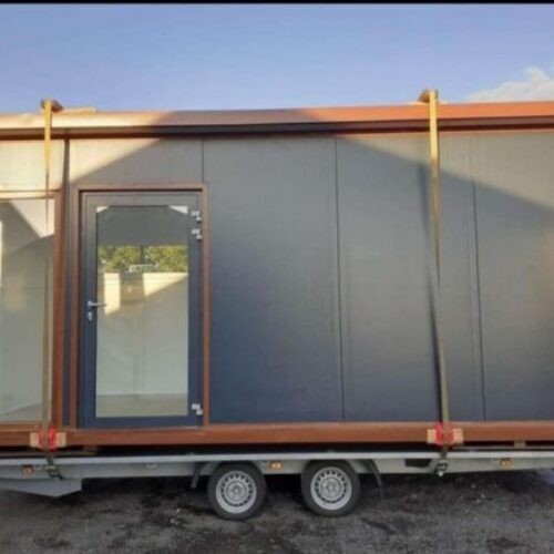 Bungalow conteneur galvanisé 6 m – 50 mm – Isolé – CE – Équipé électricité – 2 fenêtres – Prêt à l’emploi