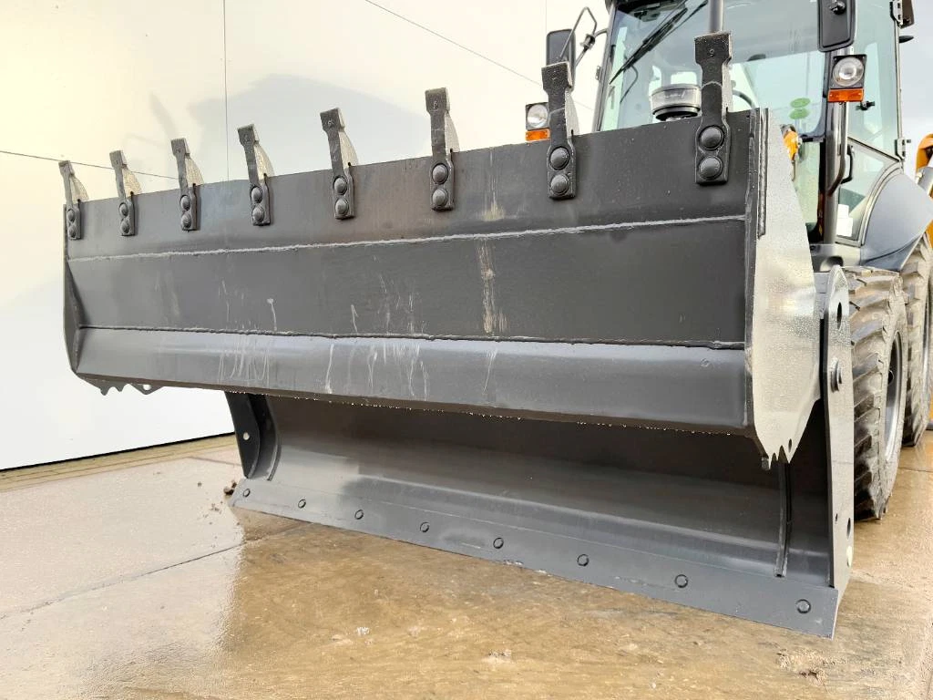 Case 570SV 4WD - 4/1 Bucket / Telescopic Boom / AC – Image 13