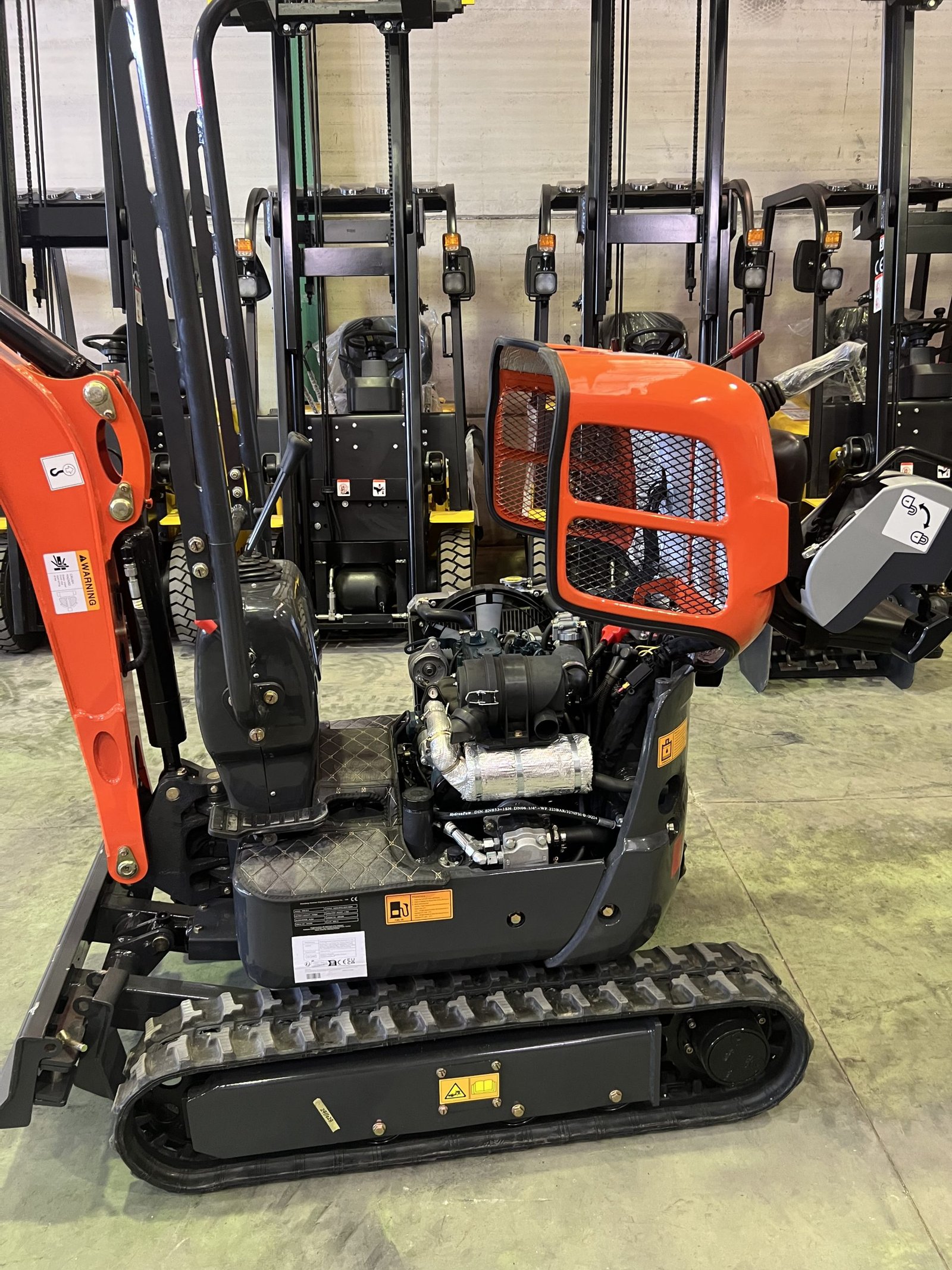 Mini Pelle 1200 kg Kubota Neuve – Chenilles Rétractables 74 cm, 3 Godets, Garantie 1 an – Image 18