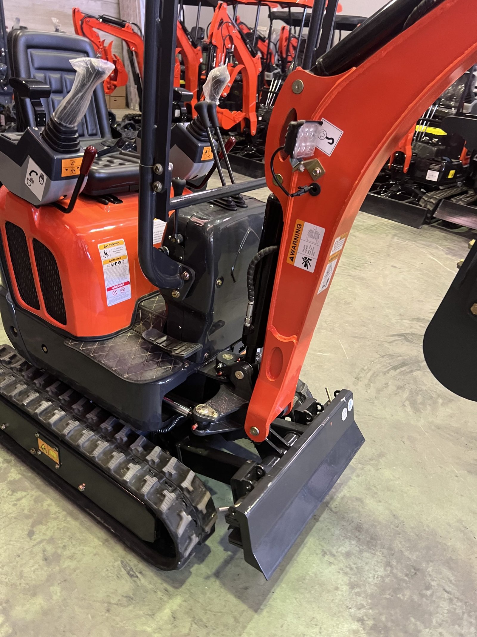 Mini Pelle 1200 kg Kubota Neuve – Chenilles Rétractables 74 cm, 3 Godets, Garantie 1 an – Image 6
