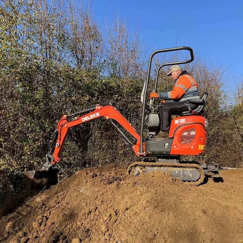 Mini Pelle DELEKS M90 – 700 kg | Moteur KOOP KD192 | Accès Étroit – Image 4