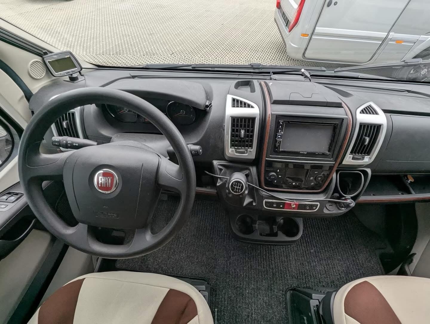 Carthago C-Tourer T 143 – Camping-car premium autonome avec panneaux solaires, TV & GPS – Image 6