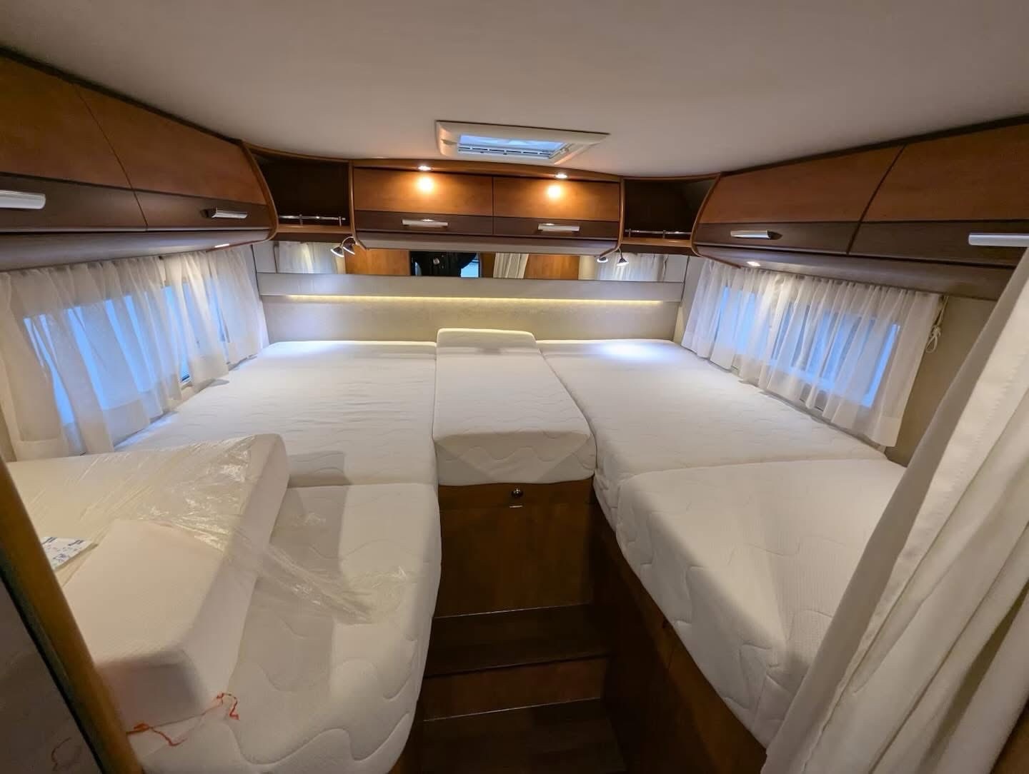 Carthago C-Tourer T 143 – Camping-car premium autonome avec panneaux solaires, TV & GPS – Image 8