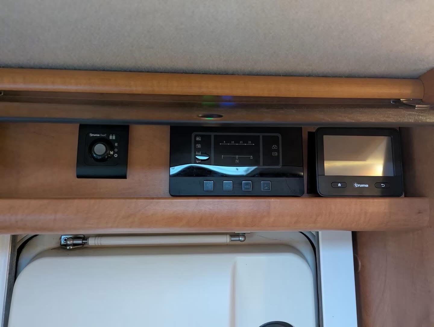 Carthago C-Tourer T 143 – Camping-car premium autonome avec panneaux solaires, TV & GPS – Image 15