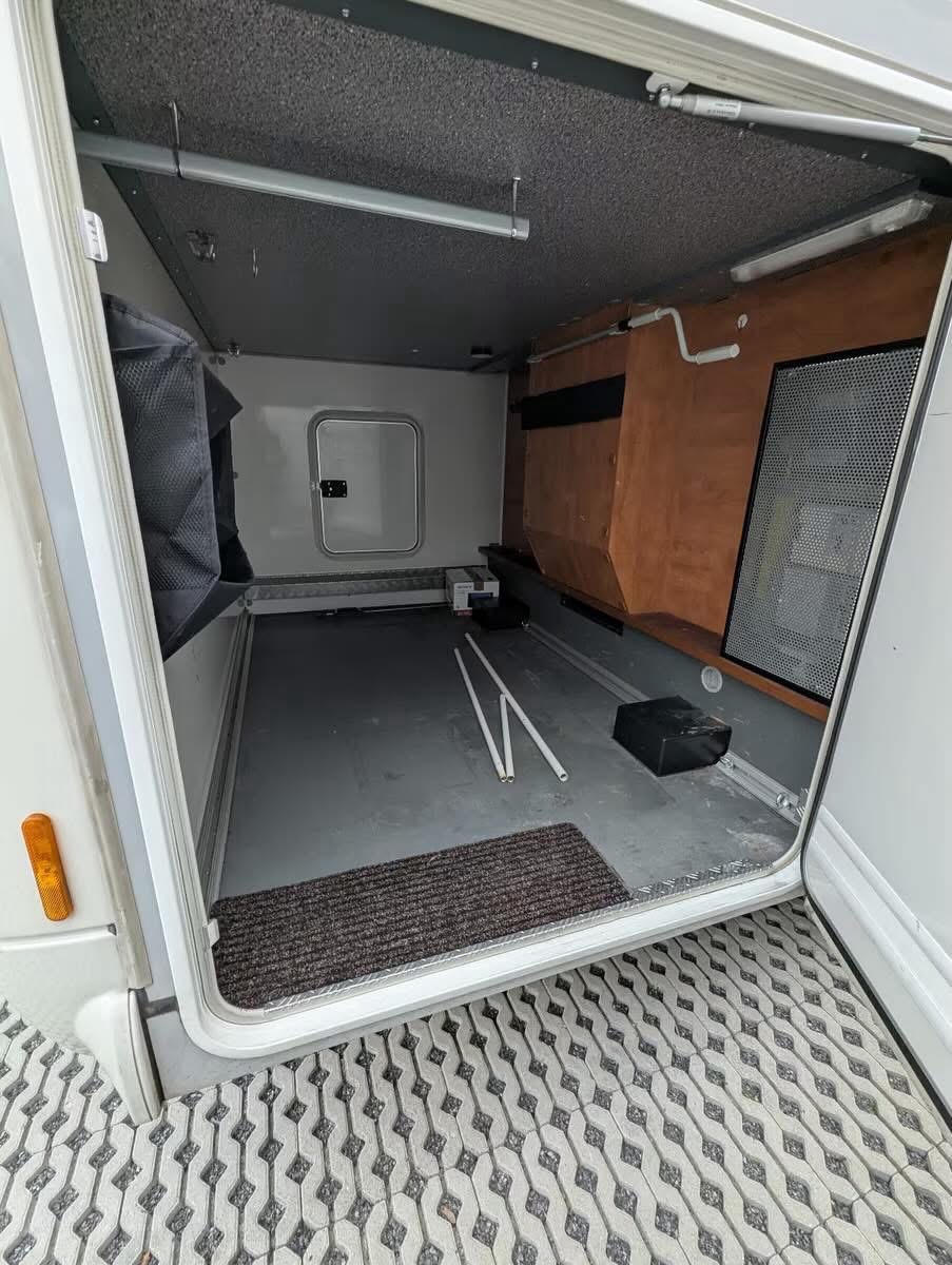 Carthago C-Tourer T 143 – Camping-car premium autonome avec panneaux solaires, TV & GPS – Image 18