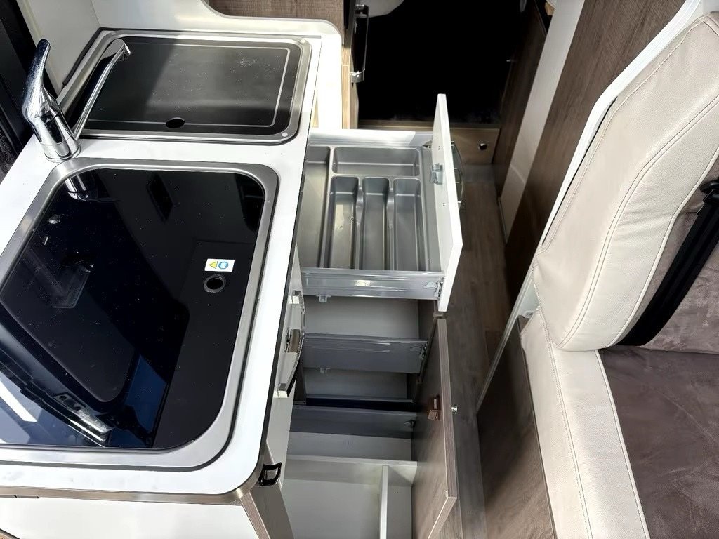 Mooveo VAN-63EB ULTRA-ALL-IN-ONE 230V / Climatisation / AHK – Image 14