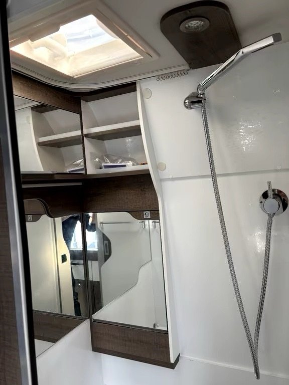 Mooveo VAN-63EB ULTRA-ALL-IN-ONE 230V / Climatisation / AHK – Image 13